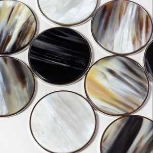Dessous de verre en corne de buffle de qualité supérieure pour les sous-verres de restaurant à domicile avec couleur naturelle en corne et au mieux poli - Product Image 4