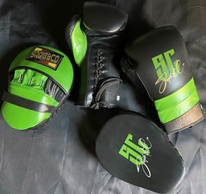 High Quality <b>Black</b> Cowhide Leather MMA Sanda Boxing <b>Gloves</b> Custom <b>Laced</b> Hand Grips Breathable Training Sparring 12oz 16oz - Product Image 2