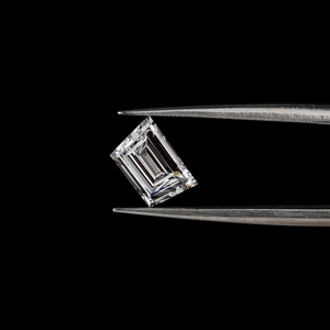 Trapèze Step Cut 1.80 Ct Lab Grown Diamants Bague de fiançailles Côté Pierre CVD-HPHT Diamant Goujons IGI Certifié Cadeau d'anniversaire - Product Image 4