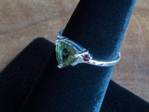 Elegante anillo de boda de plata esterlina Trilant moldavita y anillo de granate con piedras preciosas facetadas anillos finos - Product Image 4