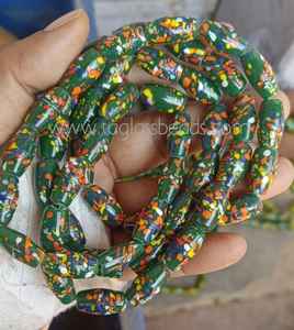 Cuentas de Cristal con Diseño de Puntos Rojos (Cristal Lampwork) Hechas a Mano, Patrón Juguetón, Encanto Brillante y Peculiar - Product Image 6