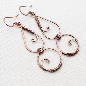 ต่างหูทองเหลืองชุบทองคำปี 2025 ลายทองแดงตอกแบบมีเท็กซ์เจอร์ประดับลูกปัดหลากสีสัน รูปทรงเรขาคณิต สีเหลืองทอง สไตล์วินเทจ เครื่องประดับแฟชั่น - Product Image 2