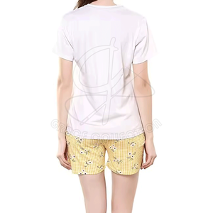 Conjunto de verano de dos piezas de algodón 100% cómodo para mujer Camisetas y pantalones cortos de cuello redondo personalizables con agujero decorativo - Product Image 4