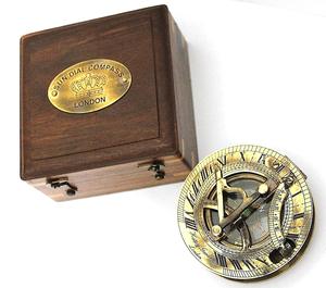 Hatton Garden elegante reloj de sol para exteriores estilo antiguo caja de madera de latón macizo duradero clásico brújula puntero de mano senderismo - Product Image 4