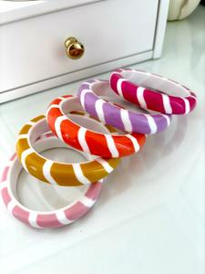 Bijoux tendance Kaimei Bracelet de mariage écologique en acrylique exagéré avec motif marbré et large largeur de bande personnalisable - Product Image 3