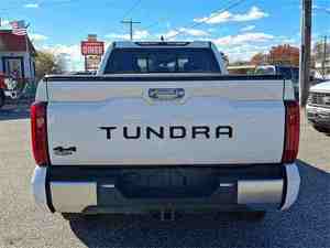 Toyota Tundra Limited Double Cab 4x4 2022 d'occasion en excellent état, faible kilométrage, aucun problème mécanique, prête à rouler, prix de gros. - Product Image 4