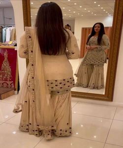 Magnifique réception porter Georgette Saree: Faites une déclaration de style à tout événement avec notre magnifique georgette saree. - Product Image 2