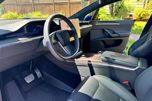 Tesla Model X AWD Plus 2024 d'occasion en excellent état, sans accident, conduite à gauche/droite - Product Image 4