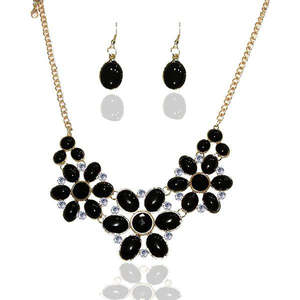 Urthn Gold Plated Zinc Alloy Necklace <b>Sets</b> with Black <b>Beads</b> & Floral Design 1103435 Fashionable Jewelry for Party Wear - Product Image 1