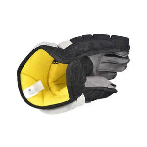 Gants de crosse confortables en matériau durable de couleur unie fabriqués au Pakistan - Product Image 5