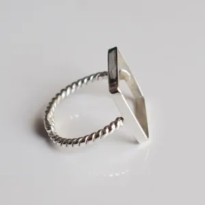 แหวนเงินแท้ 925 ดีไซน์ทันสมัย รูปทรงสี่เหลี่ยมขนาด 7-30 มม. ขอบเกลียว น้ำหนักเบา ขายส่ง เครื่องประดับคุณภาพสูง - Product Image 4