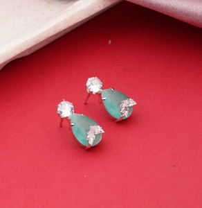Boucles d'oreilles Colorstone à la mode plaqué argent perle accrocheuse parfait cadeau de fête à la mode pour les femmes et les filles - Product Image 1