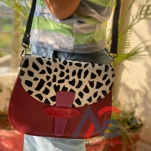 รีไซเคิลหนังCrossbodyกระเป๋าHandcraftedผู้หญิงผมบนซ่อนขนสลิงกระเป๋าStubbyสีไหล่Crossbodyกระเป๋า - Product Image 1