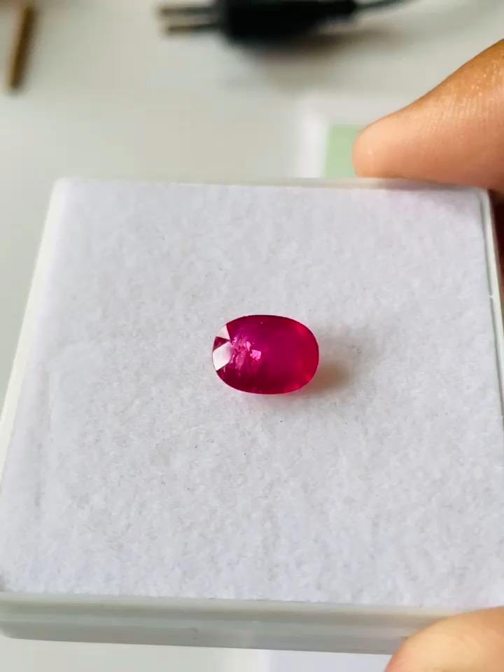 สีแดงชมพู