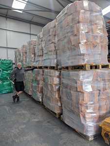 ไม้โอ๊คแห้ง ไม้เนื้อแข็งคุณภาพพรีเมียม สำหรับใช้ในเตาผิง ใช้ในการทำความร้อนและทำอาหาร มีจำหน่ายในเยอรมนี ขายส่งจำนวนมาก บรรจุภัณฑ์สำหรับส่งออก KDTEWSGYYR5 - Product Image 3