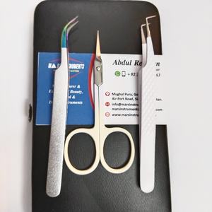 Pinzas de pestañas de acero inoxidable japonesas profesionales sostenibles Punta puntiaguda de plata metálica - Product Image 1