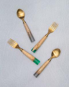 Ensemble de couverts élégant en bois et résine, parfait pour la table à manger, le bureau à domicile ou les réunions spéciales, en provenance d'Inde - Product Image 3