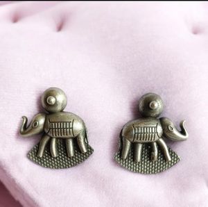 Boucles d'oreilles en métal éléphant culturel Bijoux de mode durables alliant élégance moderne et beauté traditionnelle - Product Image 2