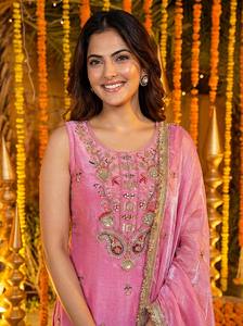 Conjunto de Kurti de Seda Rosa y Azul Elegante con Cuentas y Bordado a Mano, Ropa Étnica India de Moda para Fiestas, Ideal para Invitados de Boda - Product Image 5