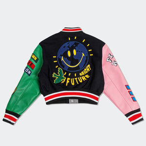 Chaqueta universitaria de alta calidad para mujer, logotipos personalizados y parches de chenilla, relleno de algodón para otoño, precio al por mayor - Product Image 3