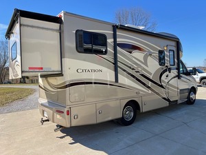 Camping-car de luxe – Véhicule mobile entièrement équipé pour les voyages, le camping, le tourisme et la vie en plein air - Product Image 3