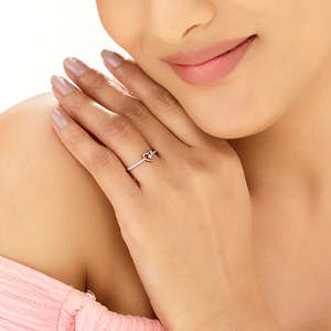 Anillo de Diamantes en Oro Rosa con Diseño Casual de Corazón - Product Image 2