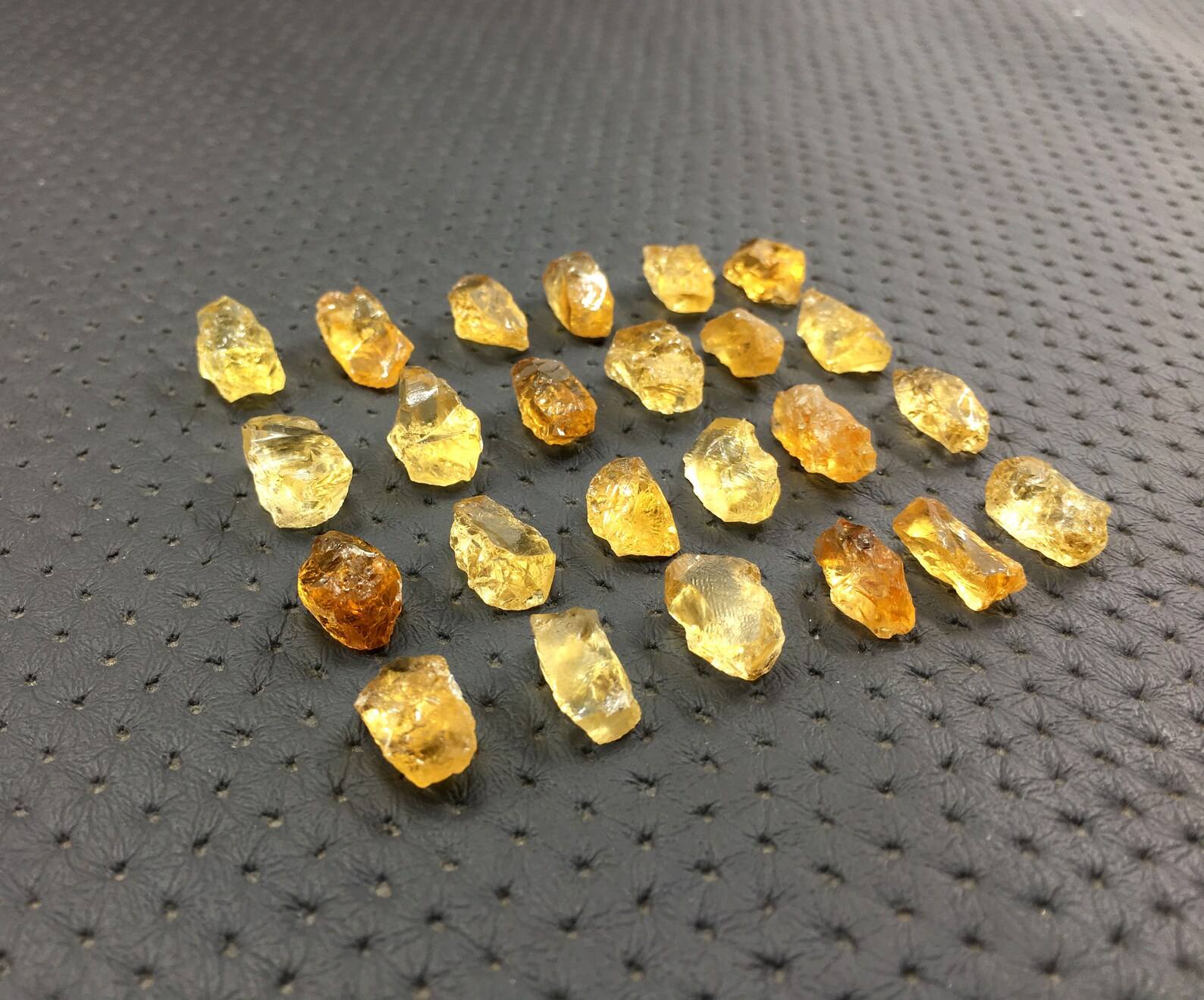 สีเหลือง