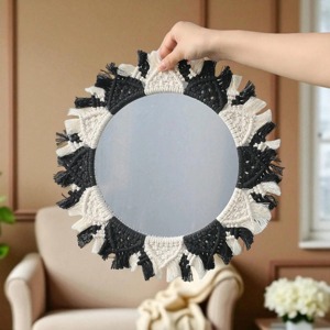 Miroir rond élégant en macramé à suspendre au mur pour la décoration de festivals, les fêtes, les cadeaux et les intérieurs d'inspiration bohème, vente en gros en provenance d'Inde - Product Image 2