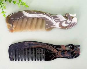 MOUSE BOOST COLORS HORN BUFFALO PEINES AL POR MAYOR Peines de cuerno antiestáticos naturales para regalos de vacaciones por Crescent Crafts - Product Image 4