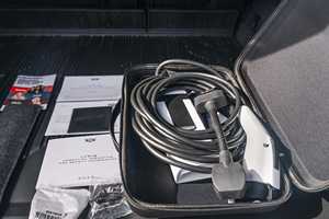 2024 RWD Luxe Certifié Propre Peu Utilisé Automatique Turbo 4L Cuir ACC Électrique Foncé Gauche Alliage d'aluminium - Product Image 2