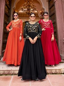 Costume ethnique en mousseline de soie blanche gracieuse avec broderie florale multicolore et Dupatta transparent avec des détails en dentelle parfaits - Product Image 4