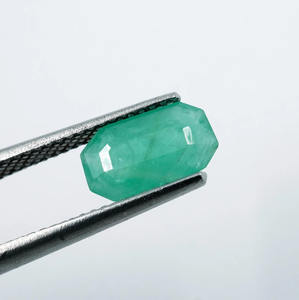 พลอยมรกตเจียระไนแบบบราซิลสีเขียว3.30กะรัตผ่านการรับรองจากบุคคลที่สามสำหรับการทำเครื่องประดับ - Product Image 3