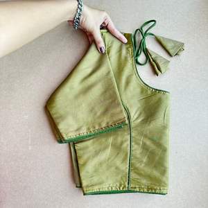 Traje de moda atractivo elegante Venta caliente Blusa de seda Pattu pura con forro Color increíble Exportador de moda de mujer - Product Image 3