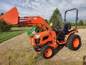 Tractor Usado Kubota B2320 Todoterreno Diésel con Cargador, Tractor Compacto y Potente con Ruedas - Product Image 5