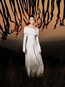 Robe LYNNE élégante à manches longues, avec perles faites à la main, robe noire et blanche pour femmes, tissu en jersey mélangé de coton - Product Image 2