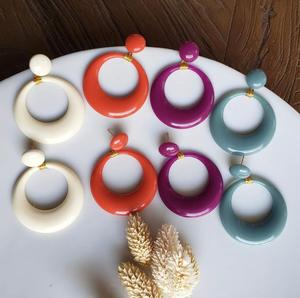 Boucles d'oreilles en résine cercle faites à la main taille personnalisable bijoux de mode les plus vendus pour les fêtes en vente - Product Image 5