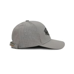 Casquette de golf personnalisée OEM avec logo en caoutchouc, respirante, imperméable, avec trous découpés au laser, clip en métal blanc, fermeture réglable, casquette de golf performante - Product Image 2