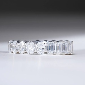 แหวนเพชรทรงมรกตและทรงรีแบบ Eternity Band ทองคำขาว/โรสโกลด์/เหลือง 18K แหวนเพชรเต็มวงแบบ Eternity  เพชรเพาะเลี้ยงสำหรับเจ้าสาว - Product Image 3