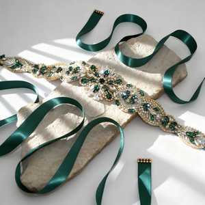 Ceintures de mariage Bridella BS433GKL en ruban vert, strass et perles, avec ajustement confortable pour mariages, bals de promo et événements formels - Product Image 5