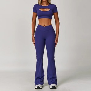 Ensembles de sport pour femmes : soutien-gorge de sport à bretelles halter et shorts de yoga côtelés sans coutures - Product Image 6