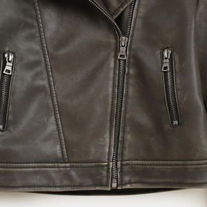 แจ็คเก็ตหนังแท้สไตล์นักขี่มอเตอร์ไซค์ ทรงคลาสสิก ซิปหน้าแบบอสมมาตร ดีไซน์เรียบหรู เหมาะสำหรับใส่ลำลอง/สตรีทแวร์ กันน้ำ - Product Image 4