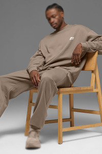 ชุดเสื้อสเวตเชิ้ตคอกลมและกางเกงจ็อกเกอร์ผู้ชายแบบกำหนดเอง ขายส่ง B2B สไตล์มินิมอล ชุดกีฬาลำลอง โรงงาน OEM แบรนด์ส่วนตัว - Product Image 5