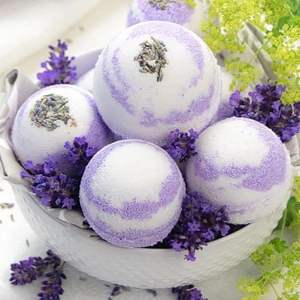 Bombe de bain aromathérapie infusée à la lavande apaisante bio avec huiles essentielles pures et plantes naturelles | Paquet de gros en vrac - Product Image 2