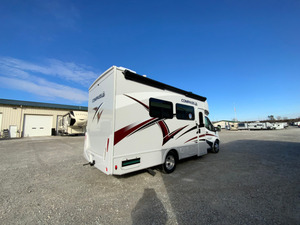 รถบ้านหรู ยี่ห้อ T HOR COMPASS 23TE รุ่นปี 2023 ราคาประหยัด สีขาว สำหรับ 4-6 คน มาตรฐานยูโร 5 พร้อมไมโครเวฟและพื้นอะคริลิค เหมาะสำหรับการตั้งแคมป์ - Product Image 2