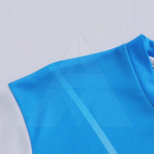 Uniforme de fútbol de alta calidad de poliéster 100% de color sólido para jugadores de fútbol - Product Image 4