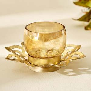 Portavelas de lujo romántico con acento para el hogar con acabado de vidrio en tonos dorados, diseño de pétalo brillante ámbar hecho de metal - Product Image 2