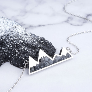 Collier Montagne enneigée, pendentif en pierre de turquoise verte, collier en pierres précieuses, collier de montagne pour femmes - Product Image 2