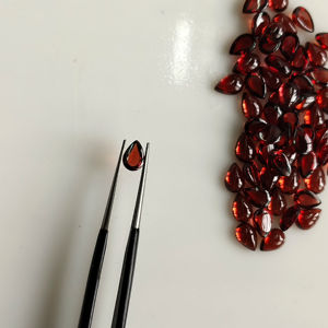 ทับทิมเรืองแสงธรรมชาติ6x4มม. โกเมนสีแดงรูปลูกแพร์ - Product Image 1