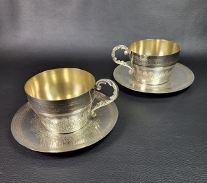 Dessous de verre décoratif en métal inspiré par couronne conçu pour les réceptions de mariage royales, les événements culturels et les célébrations de luxe - Product Image 2