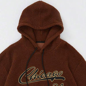 Sudadera con capucha de bolsillo con gráfico de letras informales para hombre - Product Image 3